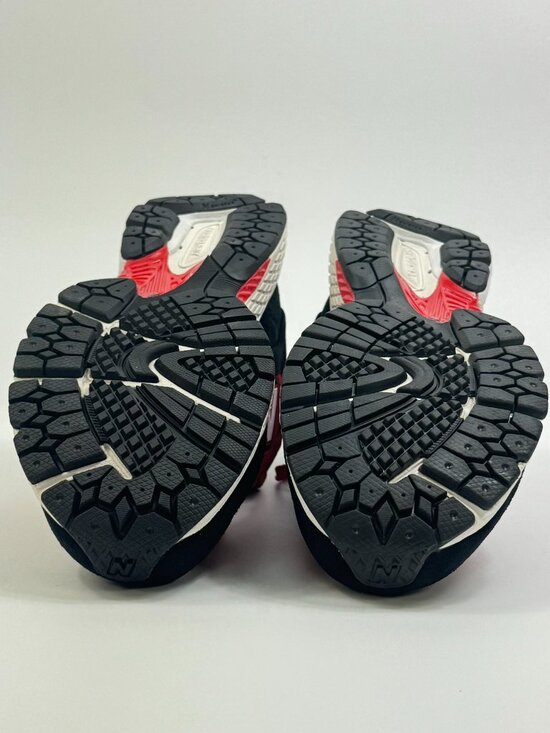 New Balance 2002R \'True Red Black\' U2002RZA size 8 main image 6